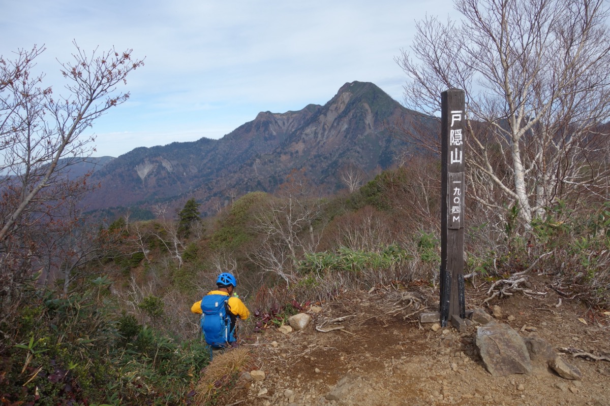 戸隠山山頂からの高妻山