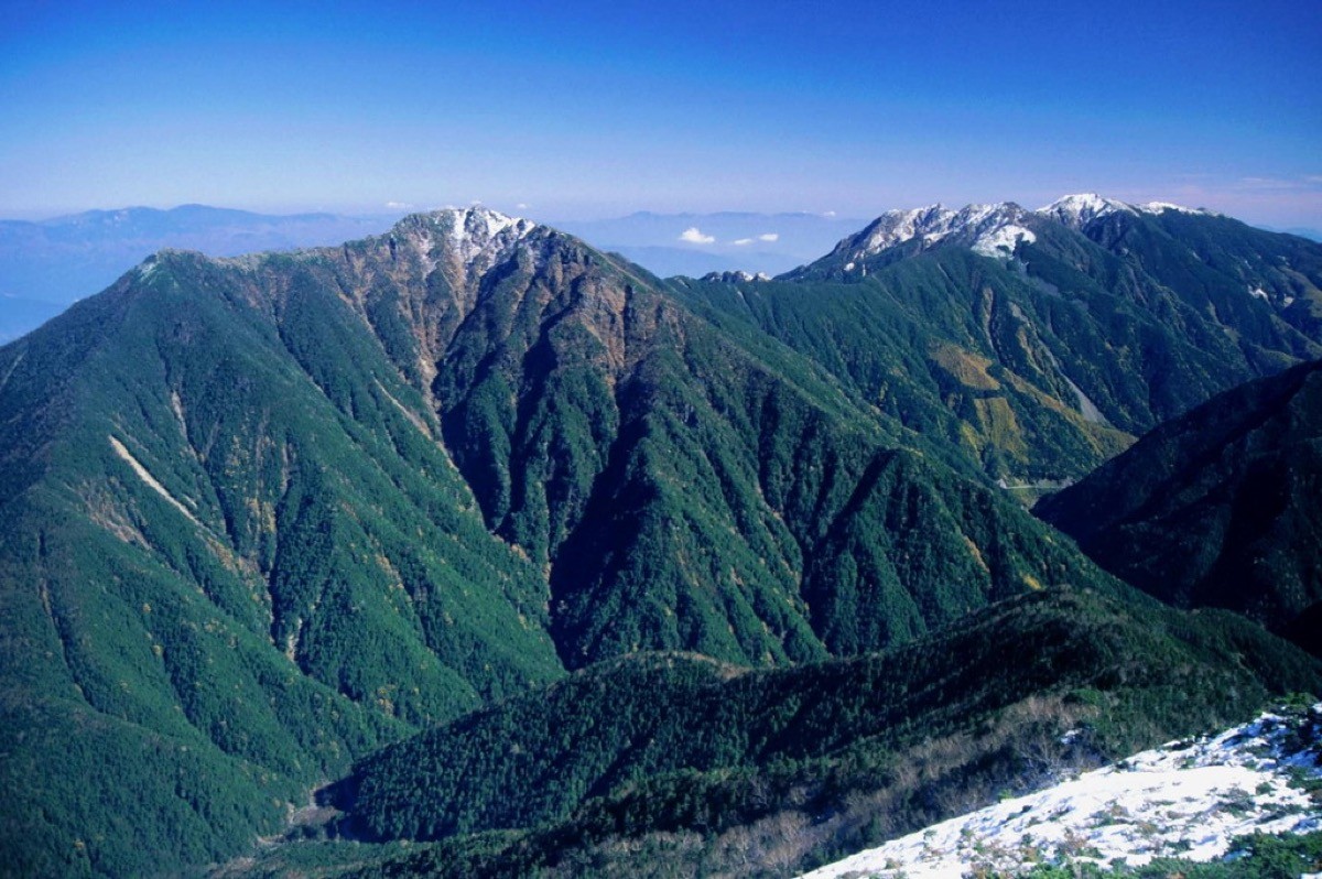 仙丈ヶ岳から望む栗沢山・アサヨ峰・鳳凰三山