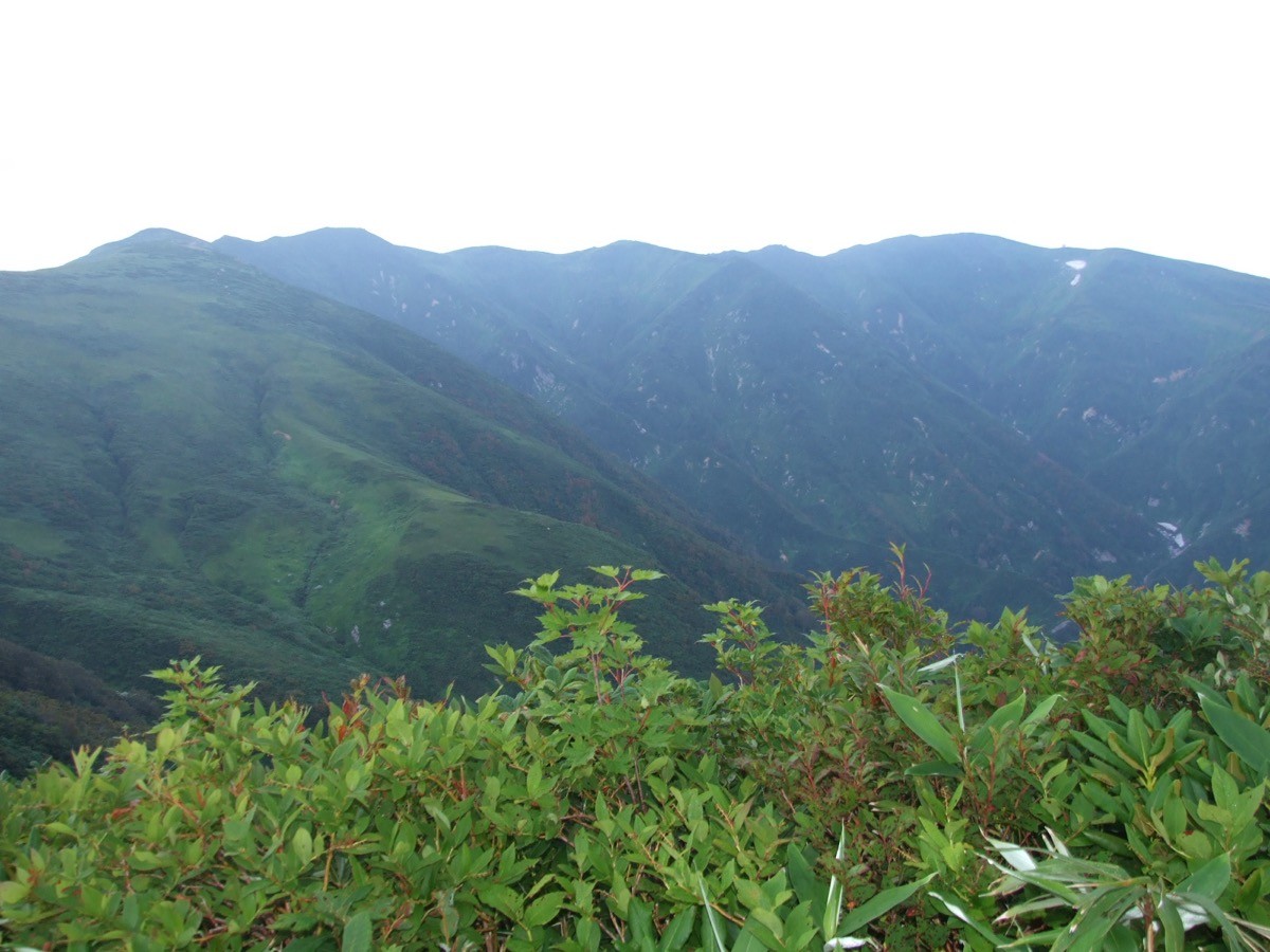 朝日連峰の以東岳