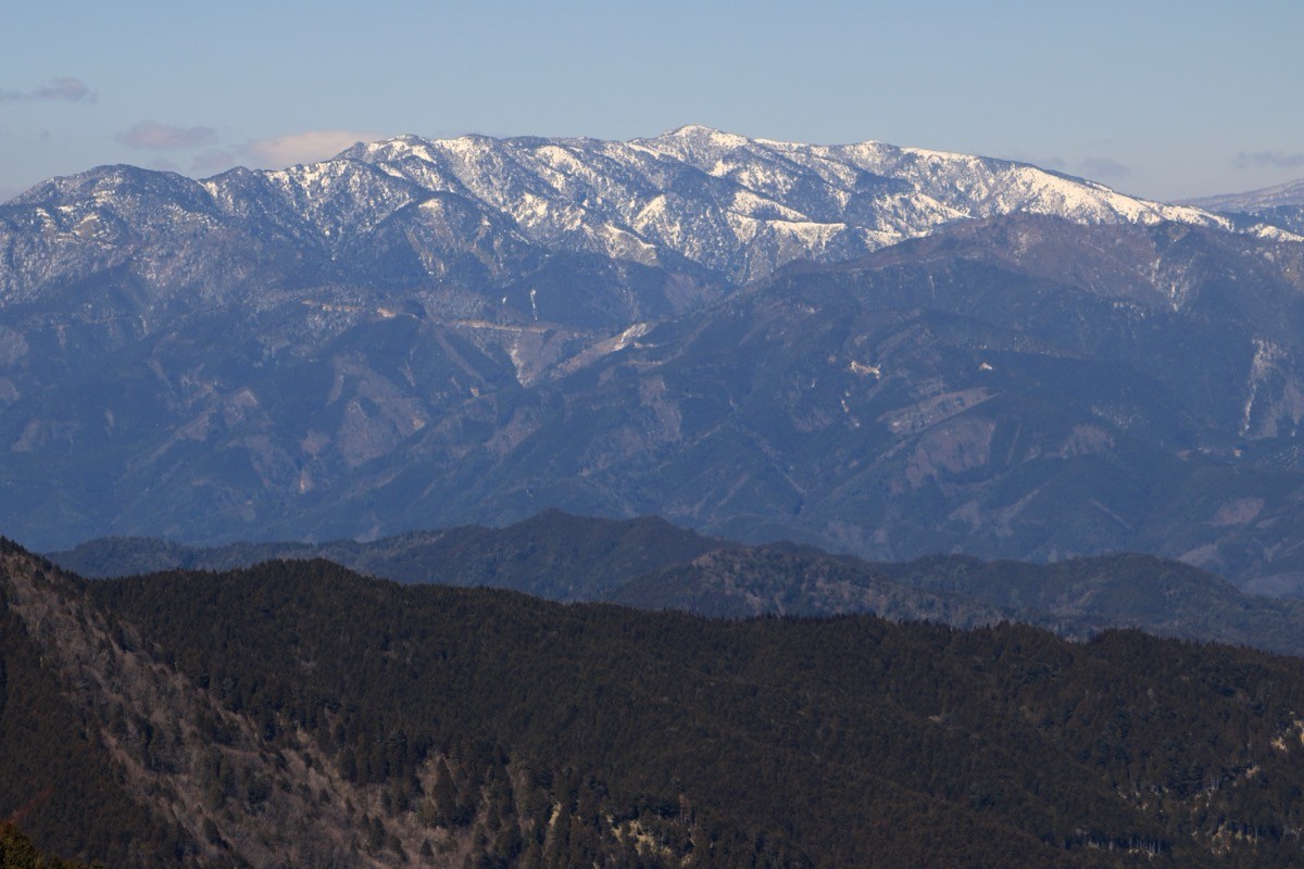 二ツ森山から望む小秀山