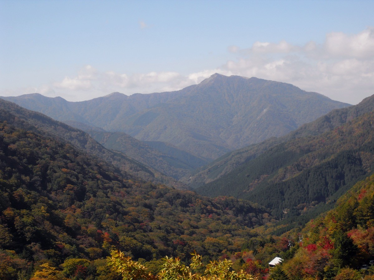 剣山方面から見た三嶺