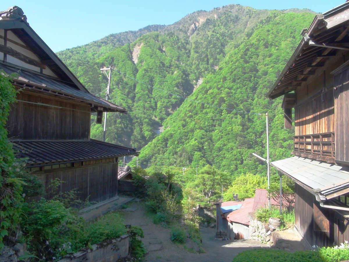 赤沢宿から仰ぐ七面山